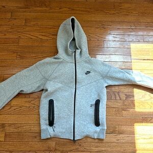 Men’s Nike Tech- Grey, Men’s Small